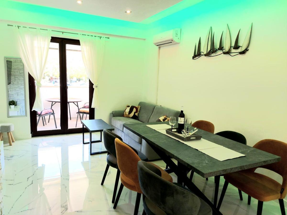 Apartman S Dvije Spavace Sobe ポレッチ エクステリア 写真