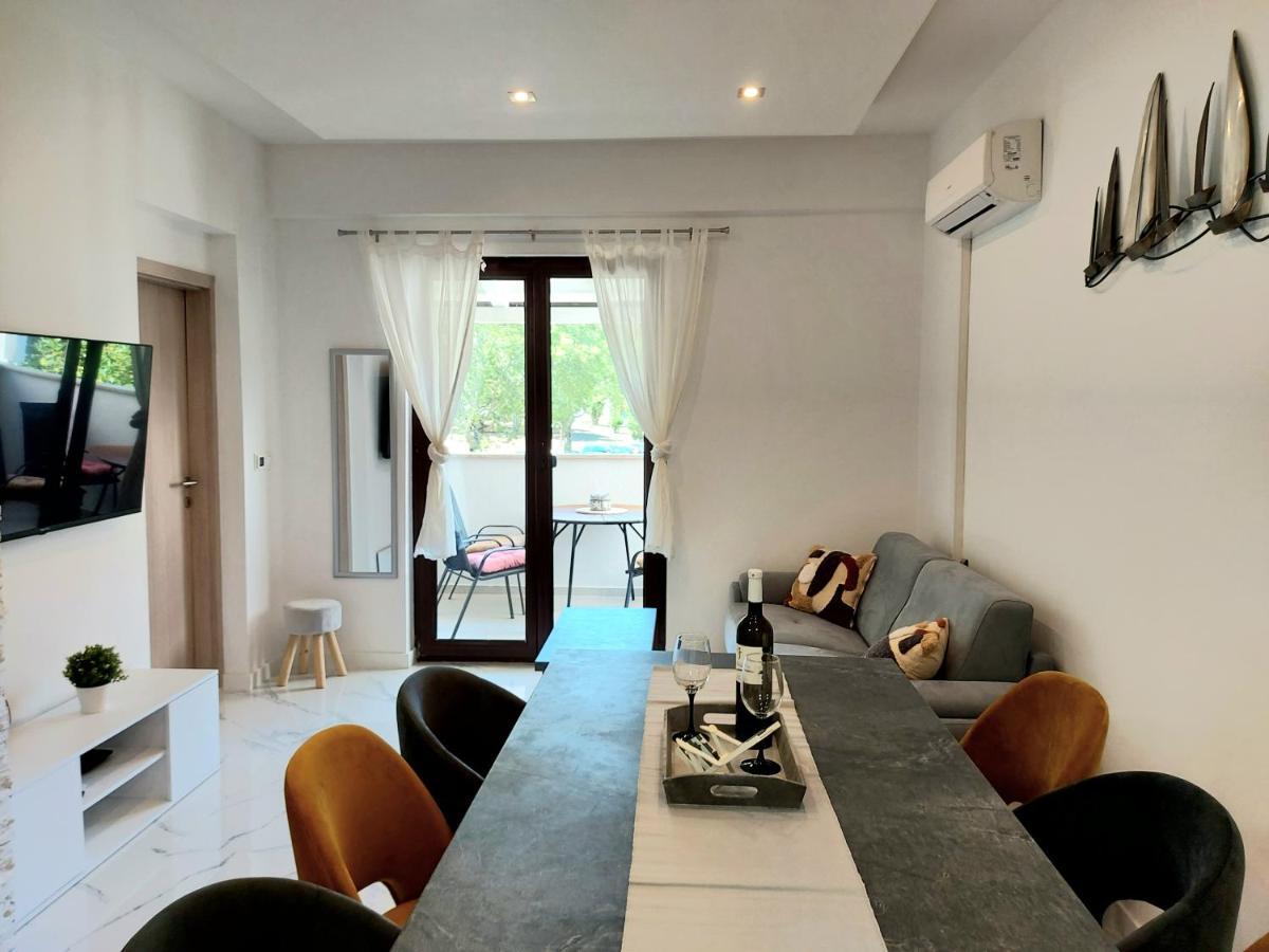 Apartman S Dvije Spavace Sobe ポレッチ エクステリア 写真