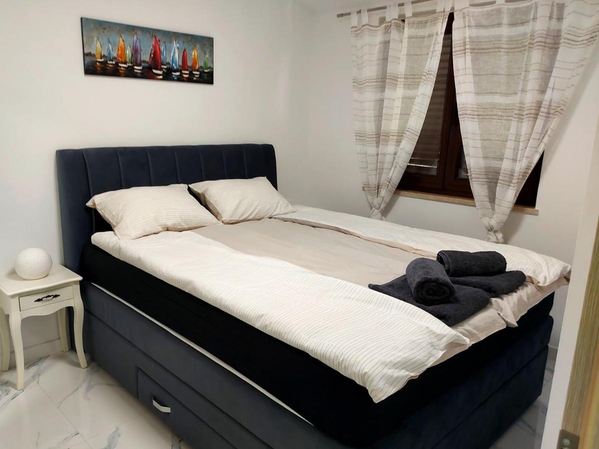 Apartman S Dvije Spavace Sobe ポレッチ エクステリア 写真